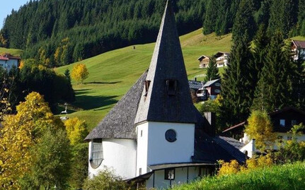 Evangelische Kreuzkirche Hirschegg Sommer | © Ev. Kirche Kleinwalsertal