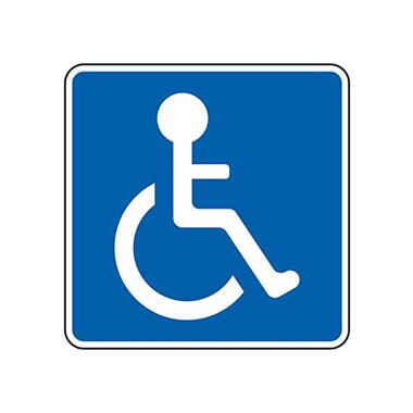 Ein Symbol für Barrierefreiheit mit einer stilisierten Person im Rollstuhl auf blauem Hintergrund. Es weist auf Einrichtungen hin, die für Menschen mit Behinderungen geeignet sind. | © Parkplatz für mobilitätseingeschränkte Personen